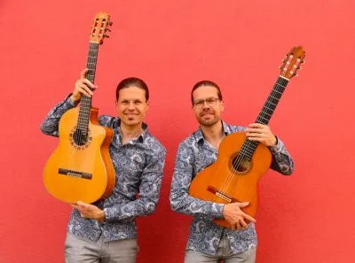 DIE GUITARREROS